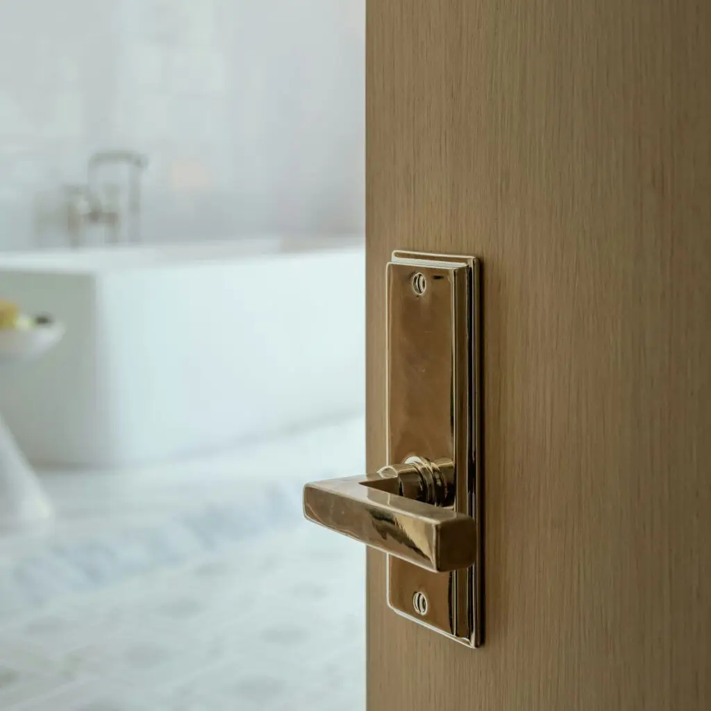 1 Right GabeBorder Adams 21 web