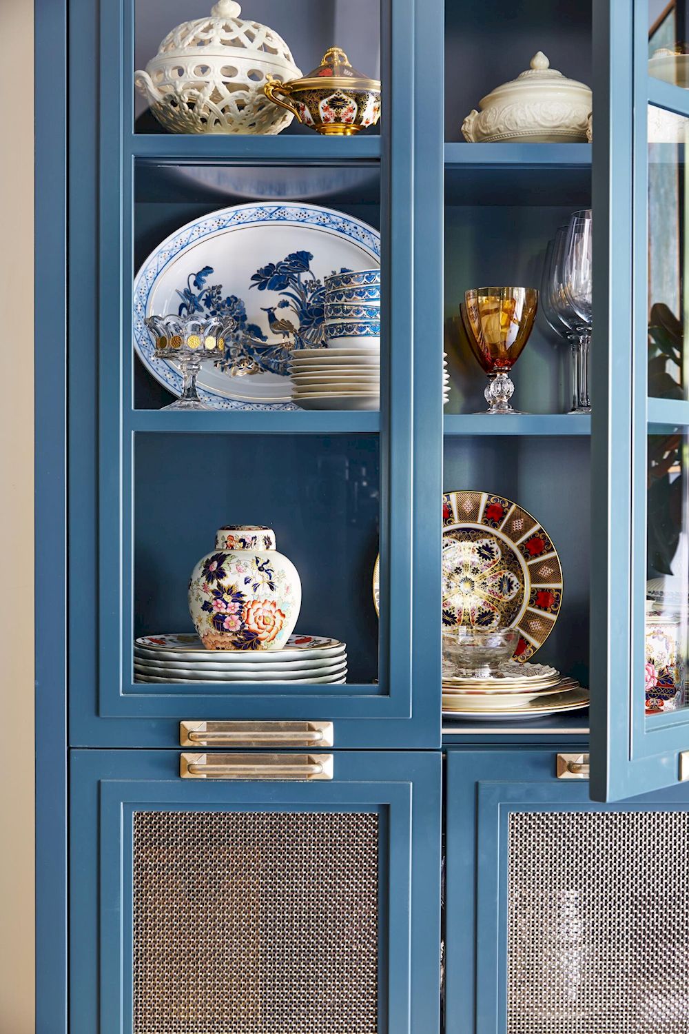 Empire Cabinet Pull ck464 2 bronze handle and lockset in rustic modern home