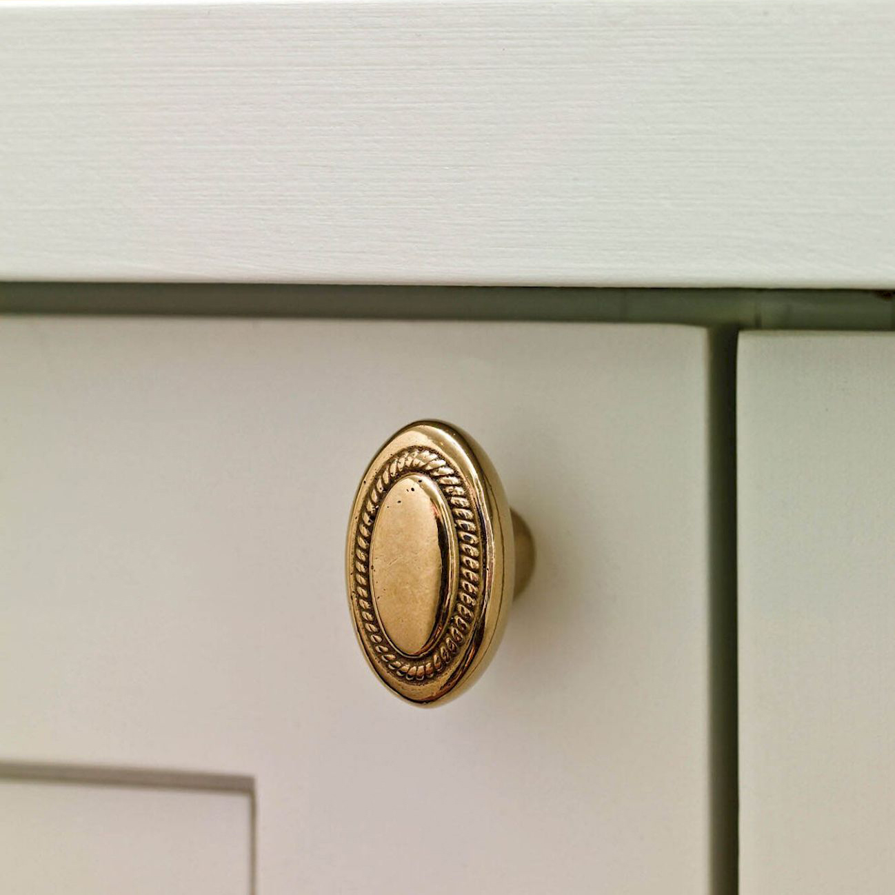 Knobs Vs. Pulls Which Is Better? Rocky Mountain Hardware