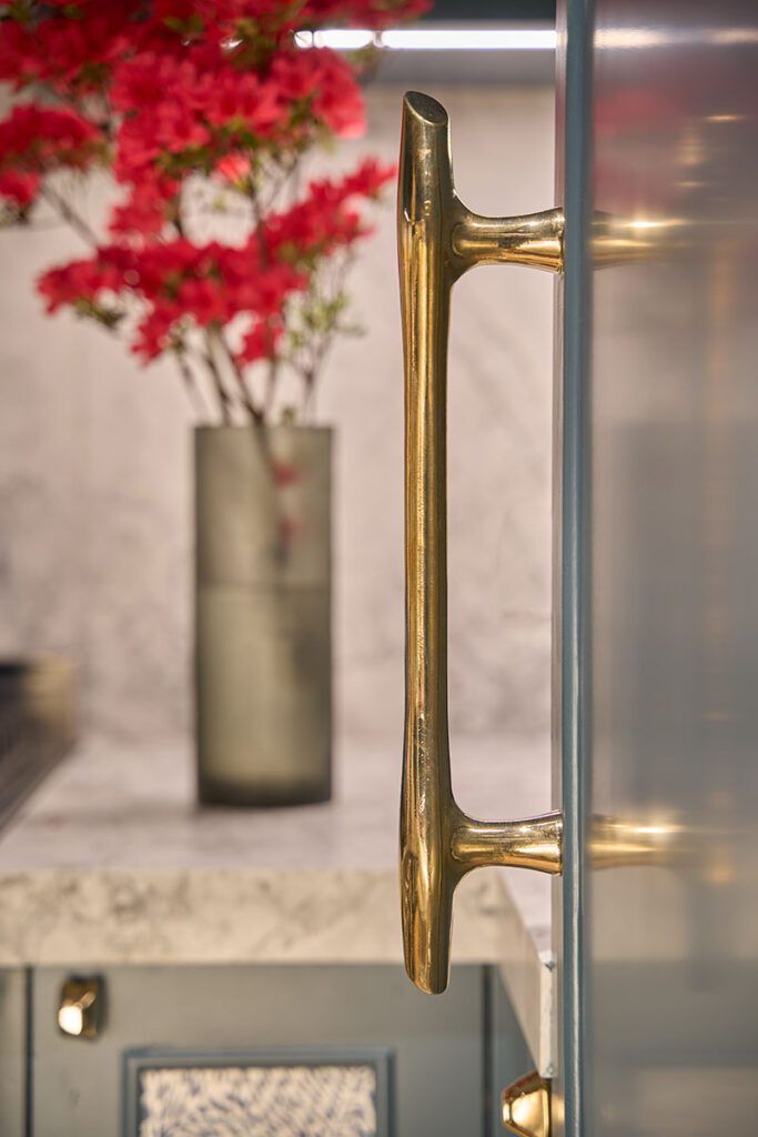 2R Oasis LWU 2100 LowRes Marco Ricca 3 left 683x1024 1