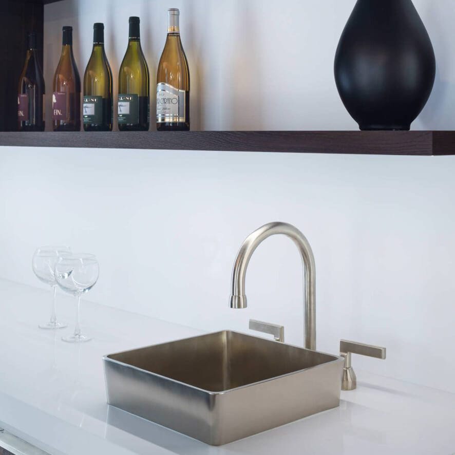 1 Right Jackson Showroom Vignette Kitchen DMF Deck Mount Faucet 886x1024 1