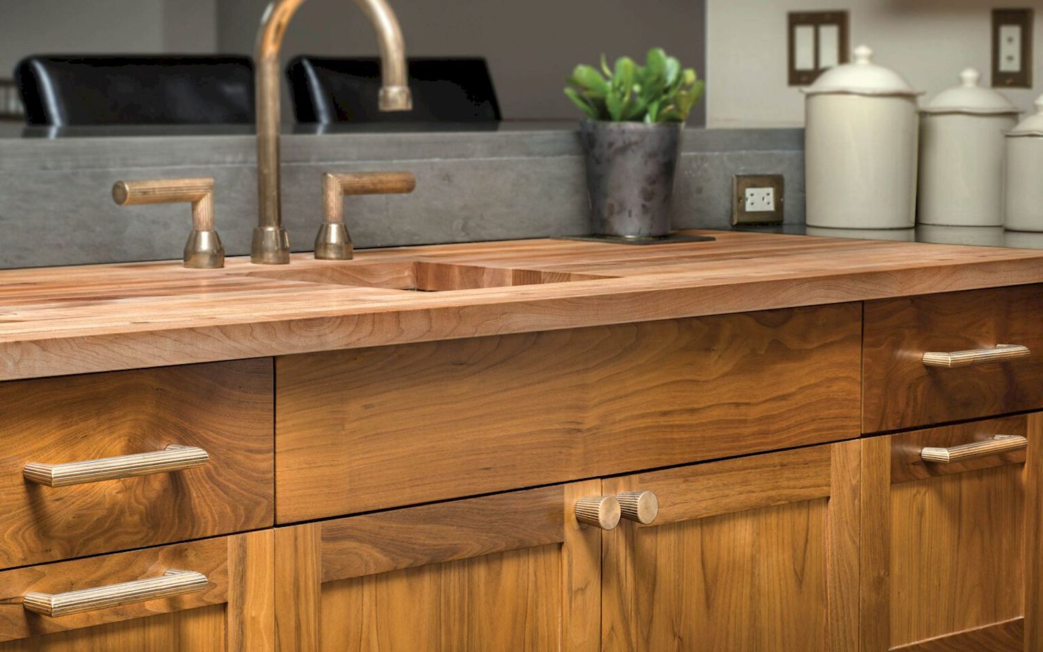 Four Types of Cabinet Hardware for Your Home | Rocky Mountain Hardware, image size:1500x938