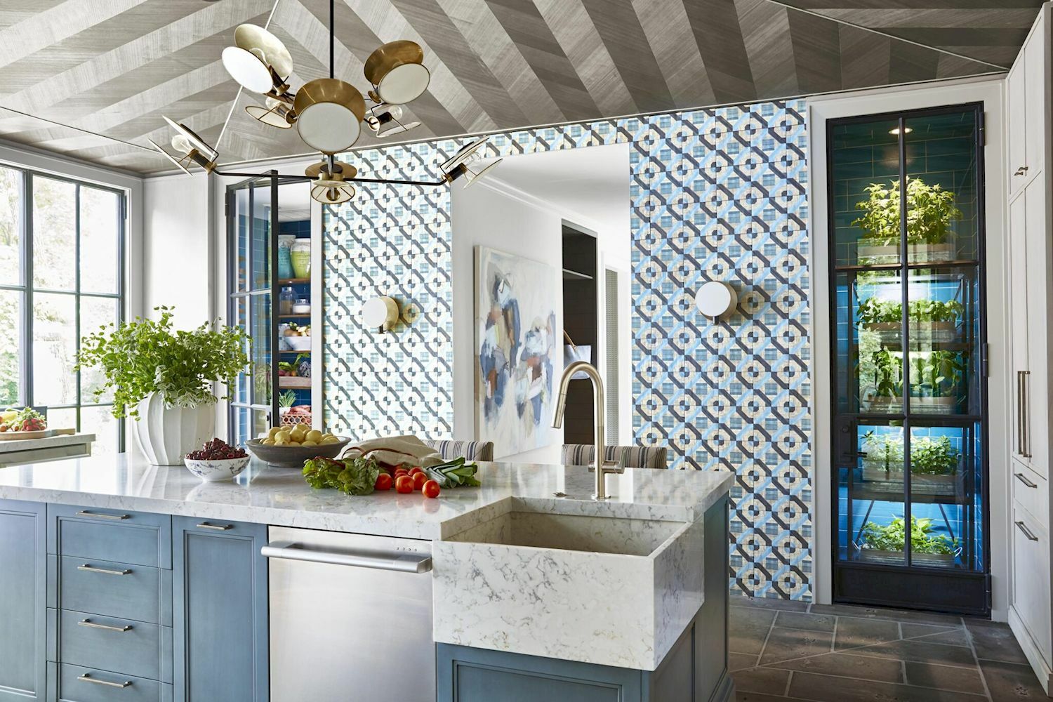 How to Choose Kitchen Cabinet Color 5 2 Main 20180821 hb 0208 2048x1365 1