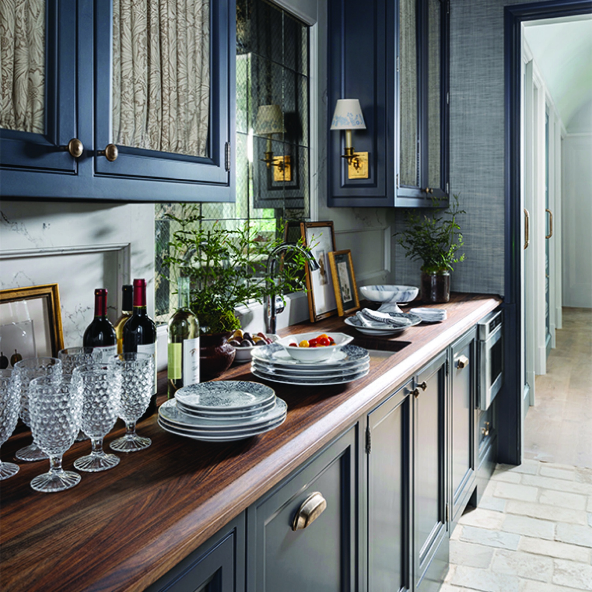 2 Right DarkCabinetry 2048x2048 1