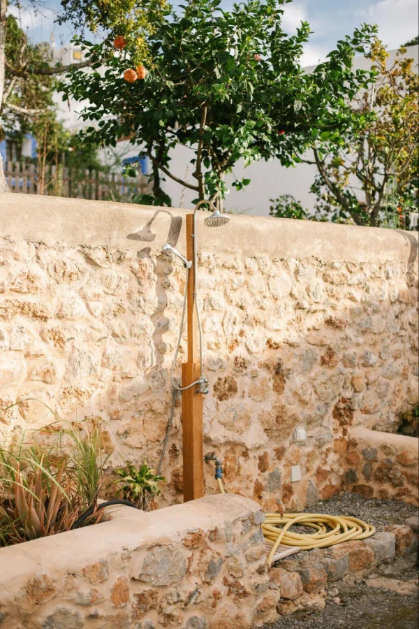 Rustic Outdoor Shower Ideas for a Nature-Inspired Backyard Retreat 4 image3 1