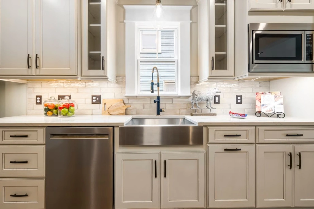 Are Farmhouse Sinks Worth It? Pros, Cons, and What to Know Before Buying 6 image7 2
